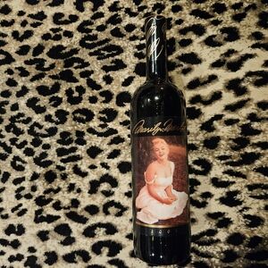 Marilyn Merlot 2001 Nova Wines Collector's bottle.